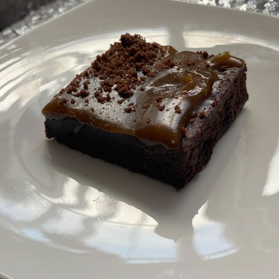 VEGAN CHOCOLATE CARAMEL BROWNIES